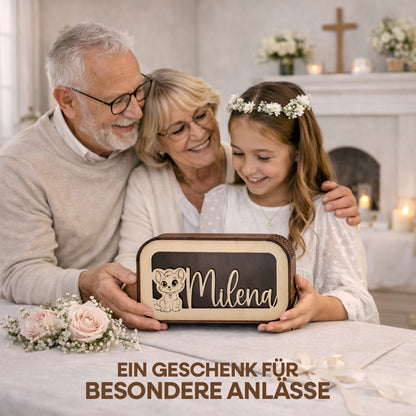 Personalisierte Kinder-Spardose aus Holz in Nussbraun mit Namen & Wunschmotiv